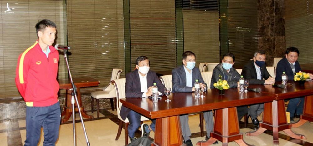 Chủ tịch nước Nguyễn Xuân Phúc tặng quà cho HLV Park Hang-seo nhân dịp Tết Nhâm Dần - ảnh 3