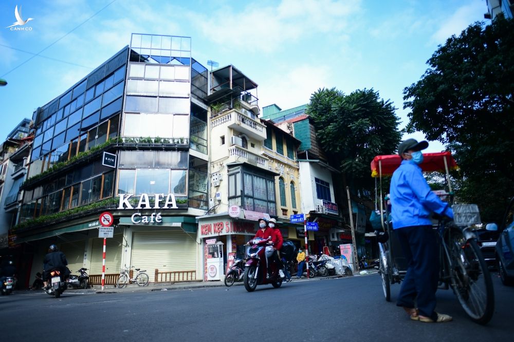 Hang an noi tieng, quan an ngon Ha Noi, dong cua ban mang ve anh 1