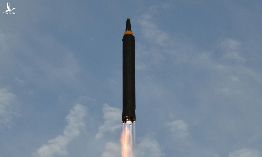 Tên lửa Hwasong-12 phóng thử hồi năm 2017. Ảnh: KCNA.