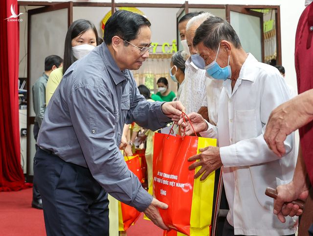 Thủ tướng Phạm Minh Chính: Đón người dân về quê an toàn, chăm lo để mọi người đều có Tết, bù đắp những khó khăn, mất mát do dịch bệnh - Ảnh 6.