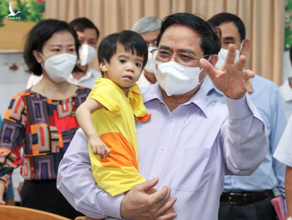 Thủ tướng Phạm Minh Chính: Chăm sóc các cháu tàn tật mồ côi tốt nhất có thể với tấm lòng của người mẹ, người cha - Ảnh 6.