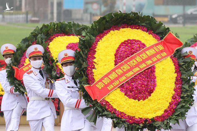 Lãnh đạo Đảng, Nhà nước vào Lăng viếng Chủ tịch Hồ Chí Minh - Ảnh 3.
