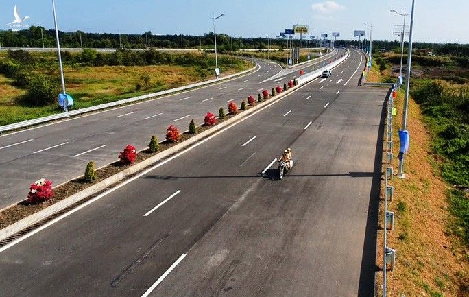 Chủ tịch nước phát lệnh thông xe kỹ thuật tuyến cao tốc Trung Lương - Mỹ Thuận - Ảnh 12.