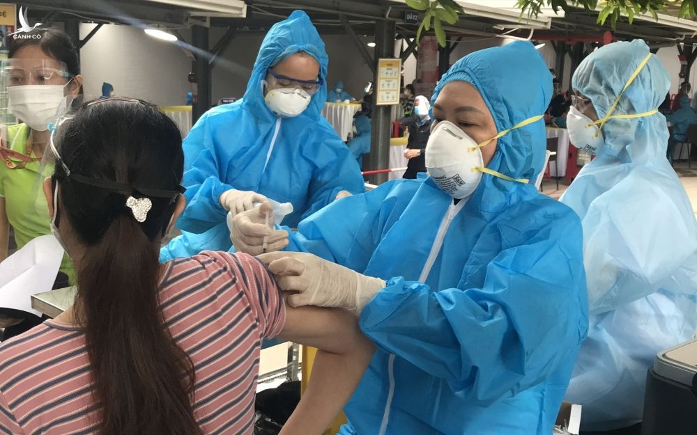 Chiều 26/1: Việt Nam đã tiếp nhận hơn 211,9 triệu liều vaccine phòng COVID-19; Đà Nẵng lập phòng khám tư vấn điều trị hậu COVID-19
