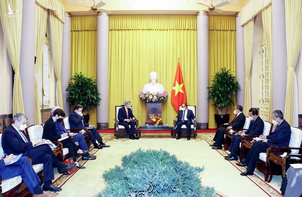 Chủ tịch nước Nguyễn Xuân Phúc tiếp Đặc phái viên của Tổng thống Hoa Kỳ John Kerry - Sputnik Việt Nam, 1920, 23.02.2022