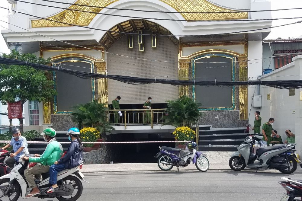TP.HCM: Giúp người bị truy sát, một nhân viên quán karaoke trên đường Phan Văn Trị bị đâm chết - ảnh 1