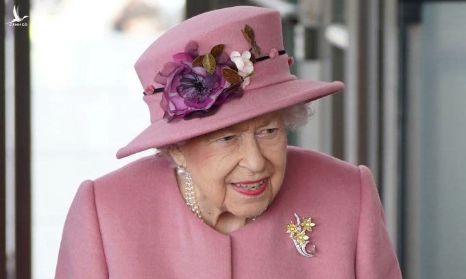 Nữ hoàng Anh Elizabeth II dự một sự kiện ở thành phố Cardiff thuộc Xứ Wales hôm 14/10. Ảnh: Reuters.