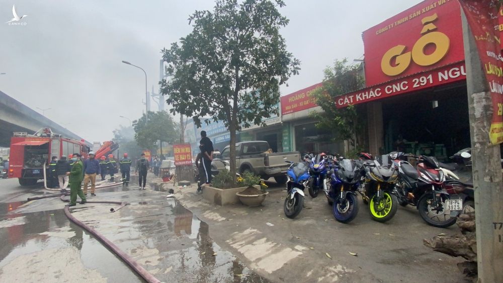 Cháy, nổ lớn tại nhiều nhà hàng, công ty ở Hà Nội - ảnh 6