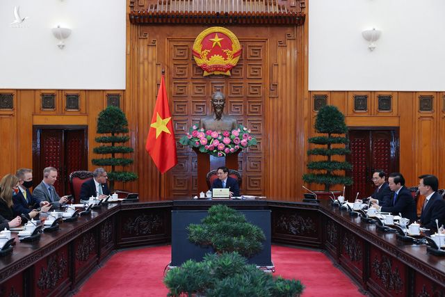 Chủ tịch COP26 đánh giá cao cách tiếp cận, quyết tâm, nỗ lực thích ứng biến đổi khí hậu của Việt Nam - Ảnh 2.