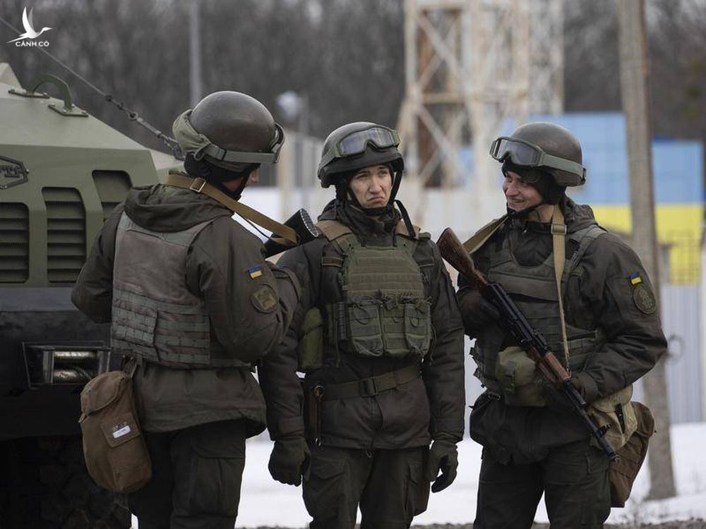 NÓNG: Tổng thống Ukraine ra lệnh gọi quân dự bị - Toàn bộ người từ 18 - 60 tuổi nhập ngũ! - Ảnh 1.
