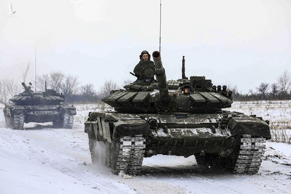 Xe tăng xuất hiện ở miền Đông Ukraine - ảnh 1