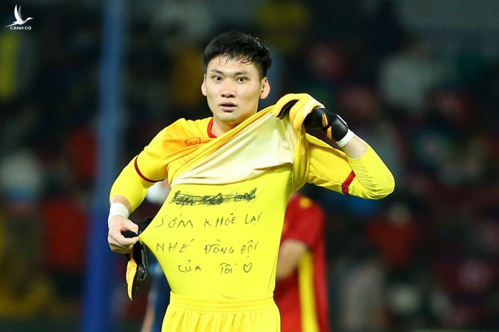 SỐC: Vừa động viên đồng đội U.23 Việt Nam sớm khỏe, thủ môn Xuân Hoàng nhiễm Covid-19 - ảnh 1