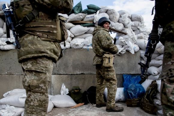 EU muốn Ukraine nhanh chóng gia nhập, viện trợ cả máy bay chiến đấu - Ảnh 2.