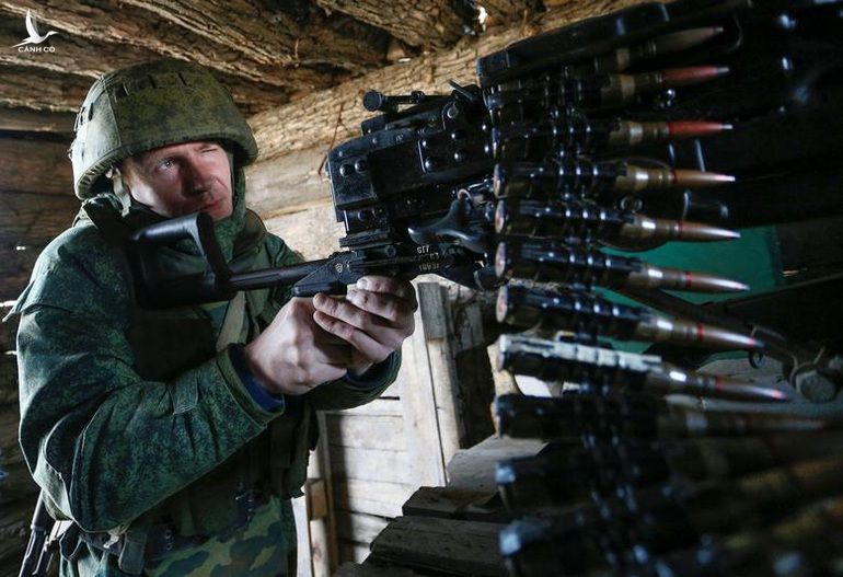 Hàng trăm vụ nổ súng xảy ra ở miền Đông Ukraine trong 24 giờ - 1