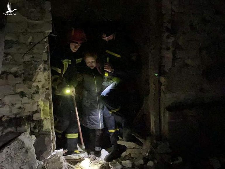 Ukraine đổ nát, tan hoang sau 4 ngày hứng mưa hỏa lực - 5