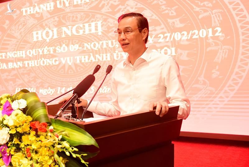 Chân dung trợ lý của Tổng Bí thư Nguyễn Phú Trọng tại cuộc họp với ...