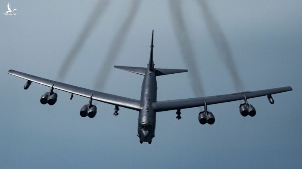 Mỹ điều 'pháo đài bay' B-52 vờn gần Ukraine, thị uy với Nga - Ảnh 1.