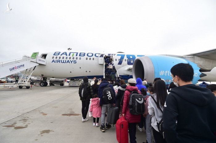 cận cảnh chuyến bay thứ 2 đón gần 300 công dân từ ukraine về nước