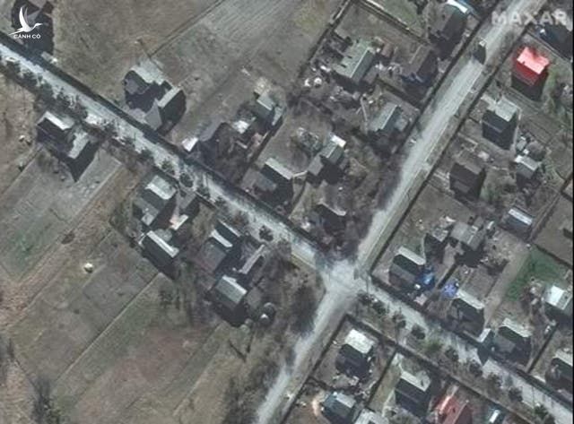 NÓNG: Hàng trăm xe tăng, xe bọc thép và lựu pháo Nga áp sát Thủ đô Kiev của Ukraine! - Ảnh 1.
