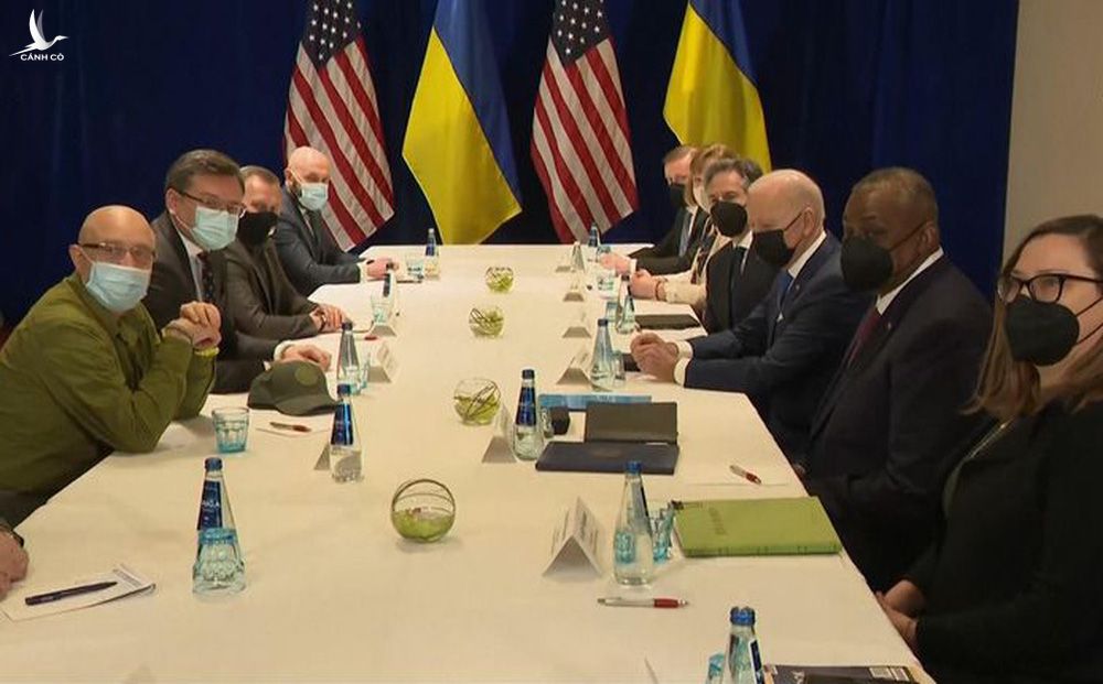 Tổng thống Biden gặp Bộ trưởng QP, Ngoại trưởng Ukraine trước bài phát biểu "quan trọng"