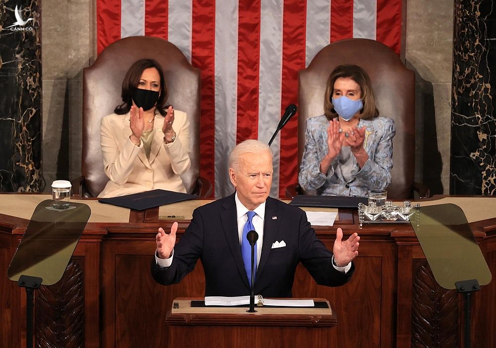 Tổng thống Mỹ Joe Biden đọc thông điệp liên bang tại Hạ viện tối 1/3. Ảnh: AFP.