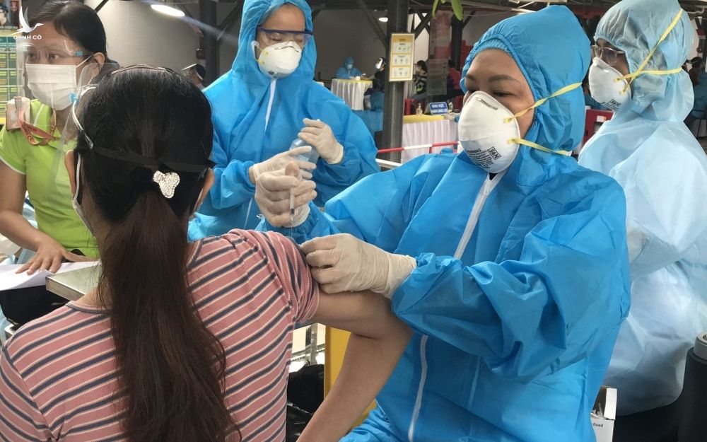 Chiều 1/3: Việt Nam đã tiếp nhận hơn 218 triệu liều vaccine phòng COVID-19; tiêm gần 195 triệu liều