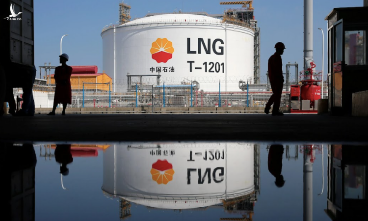 Bể chứa khí tự nhiên hóa lỏng (LNG) tại thành phố Nam Đông, tỉnh Giang Tô, miền đông Trung Quốc. Ảnh: Reuters.