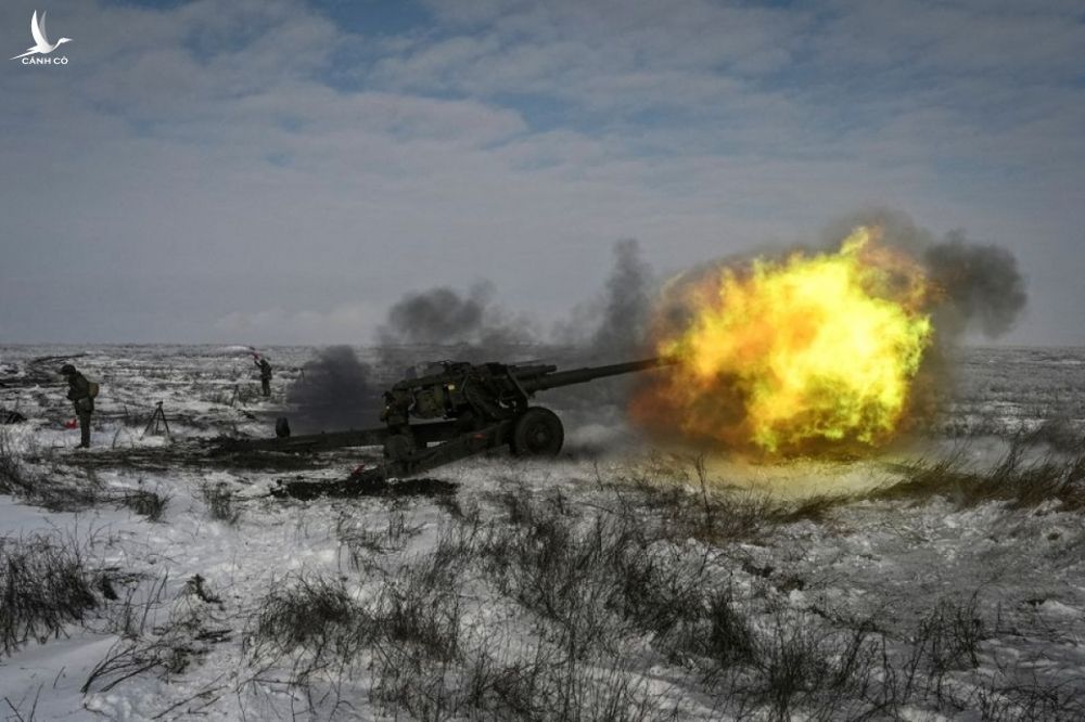 Quân đội Nga phóng lựu pháo trong cuộc diễn tập ở khu vực Rostov ở phía nam nước Nga ngày 26/1/2022. Ảnh: Reuters