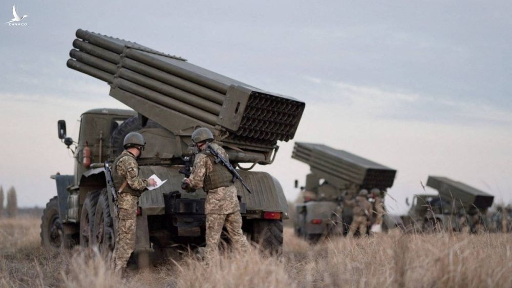 Phương Tây tăng cường vận chuyển vũ khí cho Ukraine. Ảnh: Reuters