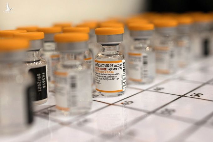 Các lọ vaccine Covid-19 của Pfizer cho trẻ từ 5 đến 12 tuổi tại Pennsylvania, Mỹ, ngày 5/12. Ảnh:Reuters