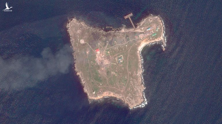 Giao tranh khốc liệt gần đảo Rắn, Nga bắn rơi 2 máy bay chiến đấu Ukraine - 1