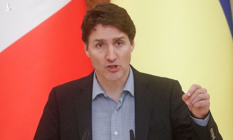 Thủ tướng Canada Justin Trudeau phát biểu trong cuộc họp báo với Tổng thống Ukraine Volodymyr Zelensky tại Kiev ngày 8/5. Ảnh: Reuters.