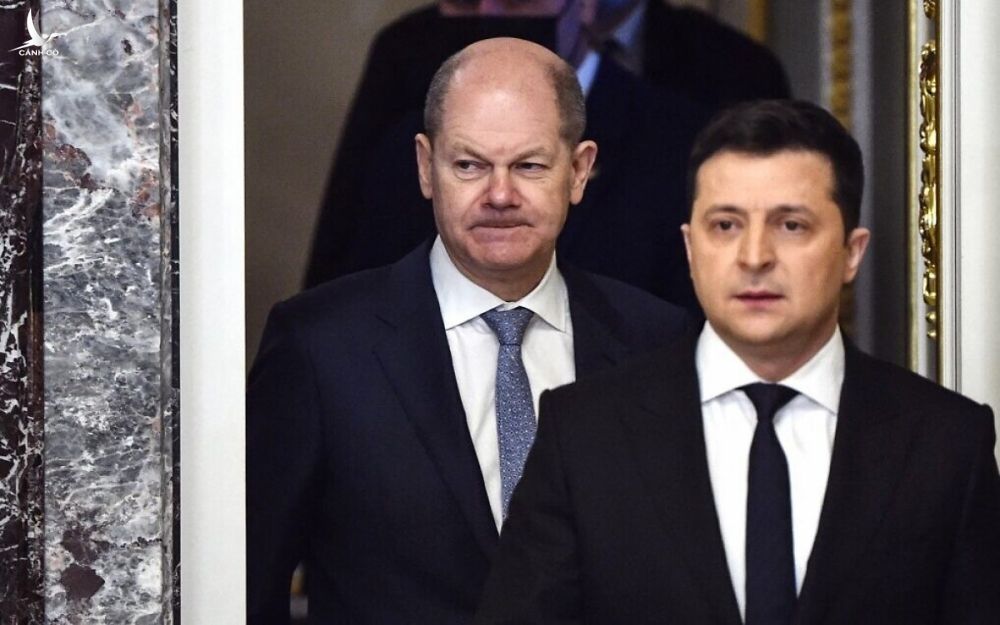 Thủ tướng Đức Olaf Scholz (trái) và Tổng thống Ukraine Volodymyr Zelensky chuẩn bị họp báo sau cuộc gặp ở Kiev ngày 14/2/2022. Ảnh: Getty