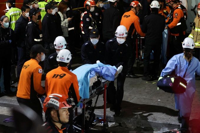 Hiện trường thảm kịch giẫm đạp khiến 149 người chết ở Hàn Quốc - 9