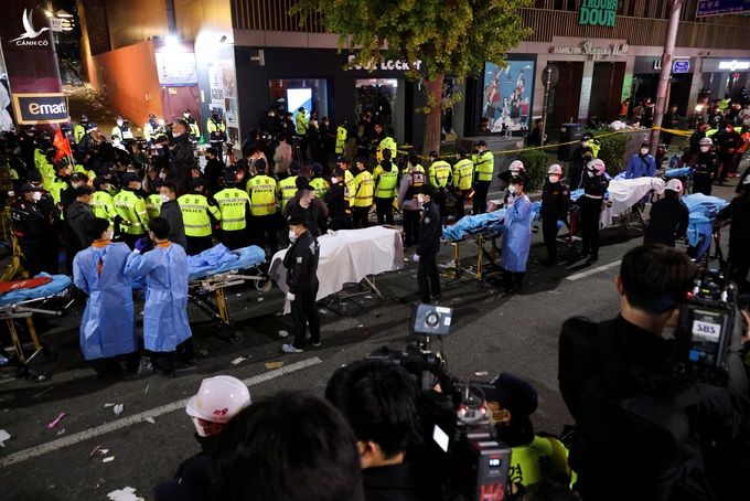 Hiện trường thảm kịch giẫm đạp khiến 149 người chết ở Hàn Quốc - 6