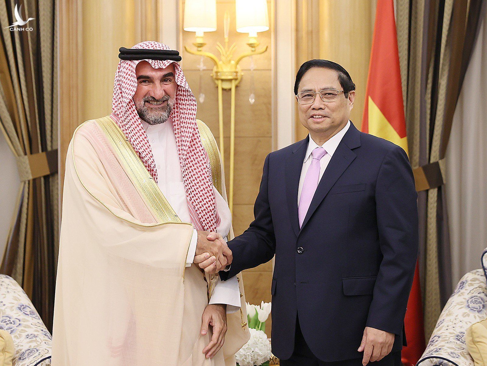 Thủ tướng Phạm Minh Chính tiếp ông Yasir Al- Rumayyan, Thống đốc Quỹ đầu tư công (PIF), nhân chuyến thăm Arab Saudi, ngày 19/10.