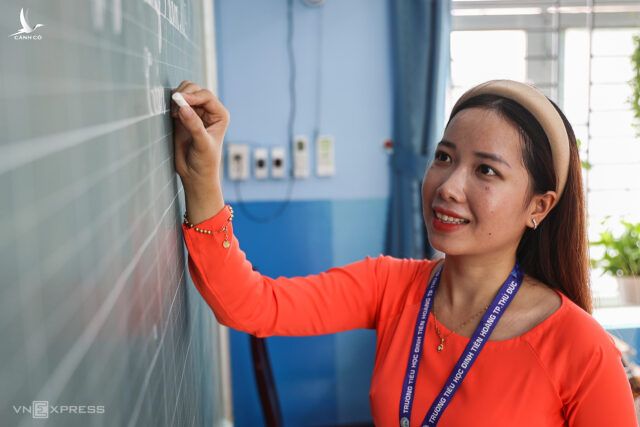 Giáo viên trường tiểu học Đinh Tiên Hoàng, TP Thủ Đức, TP HCM, tháng 9/2023.