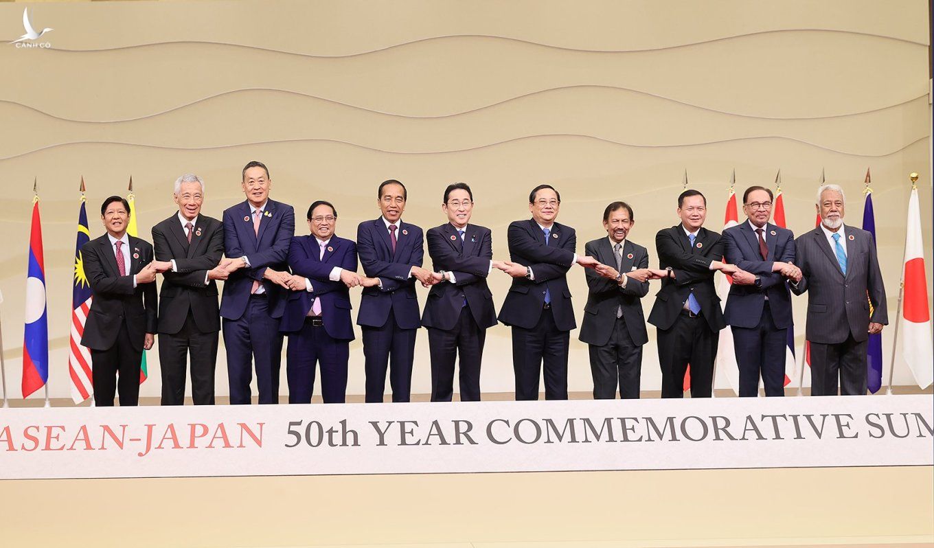 Các lãnh đạo ASEAN - Nhật Bản tại Hội nghị cấp cao kỷ niệm 50 năm quan hệ ASEAN - Nhật Bản, ngày 17/12.