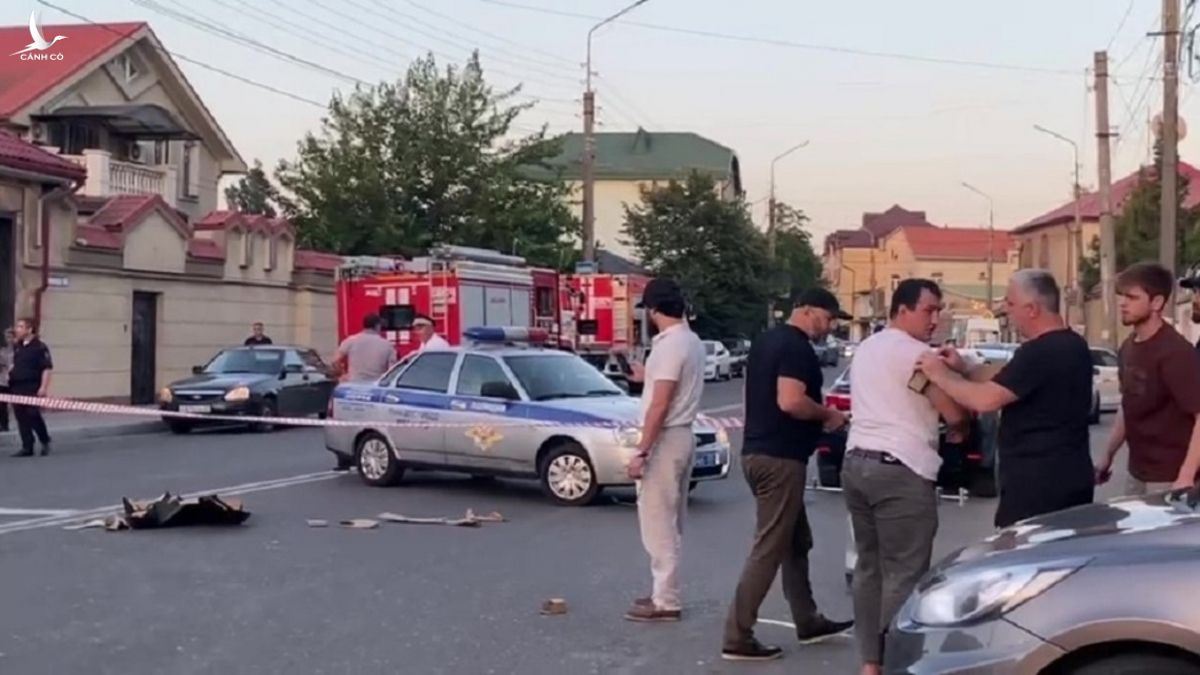 Cảnh sát phong tỏa khu phố sau vụ tấn công khủng bố ở Dagestan, Nga, ngày 23/6/2024. 