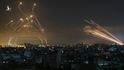 Israel bất ngờ không kích dải Gaza, biến vùng “Thùng thuốc súng” Trung Đông chìm trong lửa máu