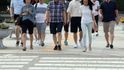 Hàn Quốc kêu gọi dân bỏ cà vạt, mặc quần short để tiết kiệm điện