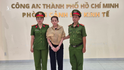 Vì sao Ngân 98 bị còng tay, chân khi bị khởi tố, bắt tạm giam?