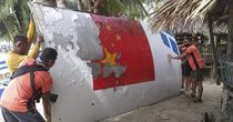 Trung Quốc bị tố giành giật “vật thể nổi không xác định” trên Biển Đông