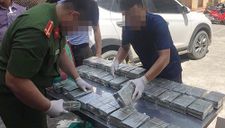 Cảnh sát bắt vụ vận chuyển 100 bánh heroin