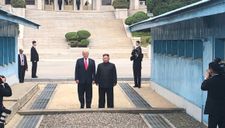 ‘Thời khắc lịch sử’ ông Trump bước sang đất Triều Tiên gặp Kim Jong Un
