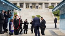 Vì sao Chủ tịch Kim Jong Un liên tiếp thay vị trí quan trọng này khi gặp TT Donald Trump?