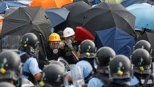 Hàng ngàn người biểu tình ở Hong Kong, đụng độ với cảnh sát