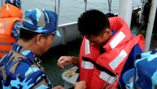 Hải quân Việt Nam cứu vớt ngư dân Trung Quốc