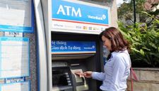 Khách hàng bực bội vì một thẻ ATM đang gánh cả “rừng” loại phí