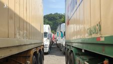 Trung Quốc bất ngờ cấm hàng trăm xe container VN qua biên giới